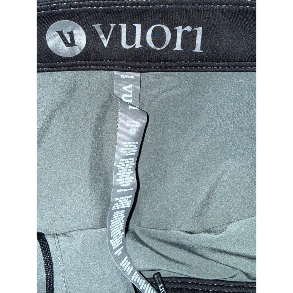 Vuori Cruise Board Shorts Mens 32 Charcoal Grey Camo Waistband Zip Pocket Surf